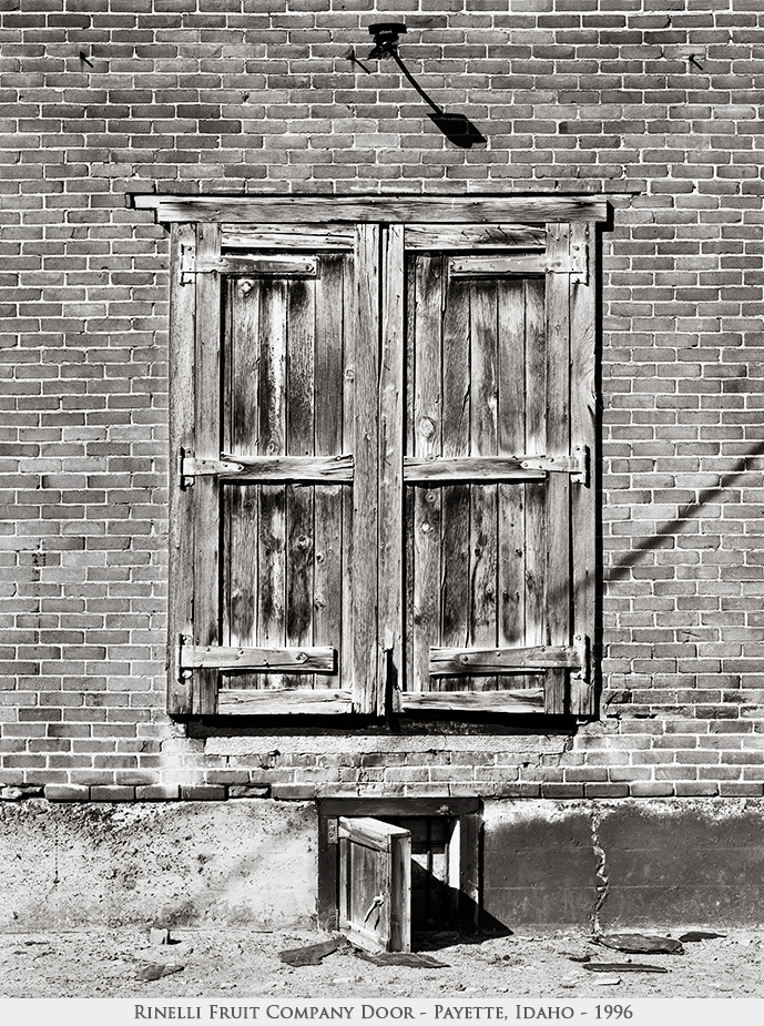 Rinelli Fruit Co. door