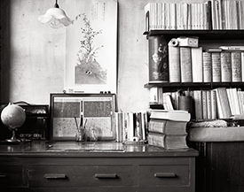 Mr. Shen's desk